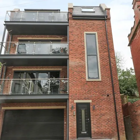 The Office Gardens, 2 * ウィットビー